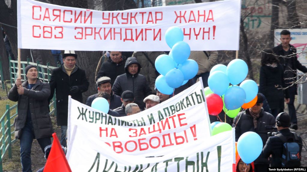 Кыргызстан: свобода слова под многомиллионными исками