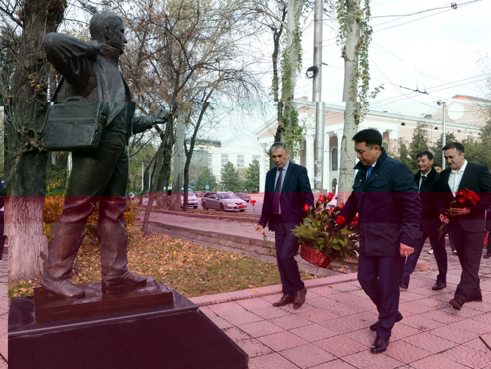 В Бишкеке почтили память журналиста Геннадия Павлюка