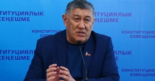 Одной цитатой: Госсекретарь Абыкеев считает, что критиковать президента — это «плевок в лицо 83% народа»