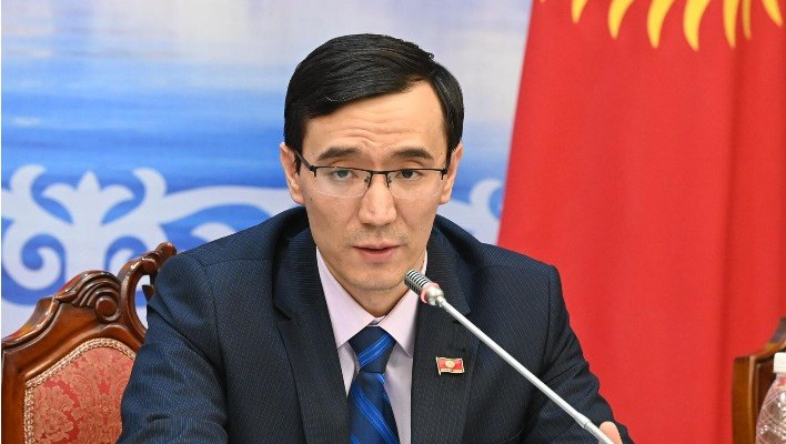 Медербек Алиев сложил с себя полномочия главы комитета ЖК. Из-за Кемпир-Абада