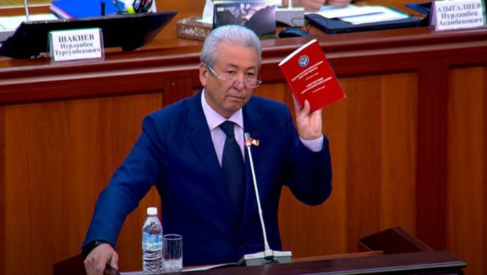 Адахан Мадумаров: Ни одна статья Конституции не исполняется (видео)