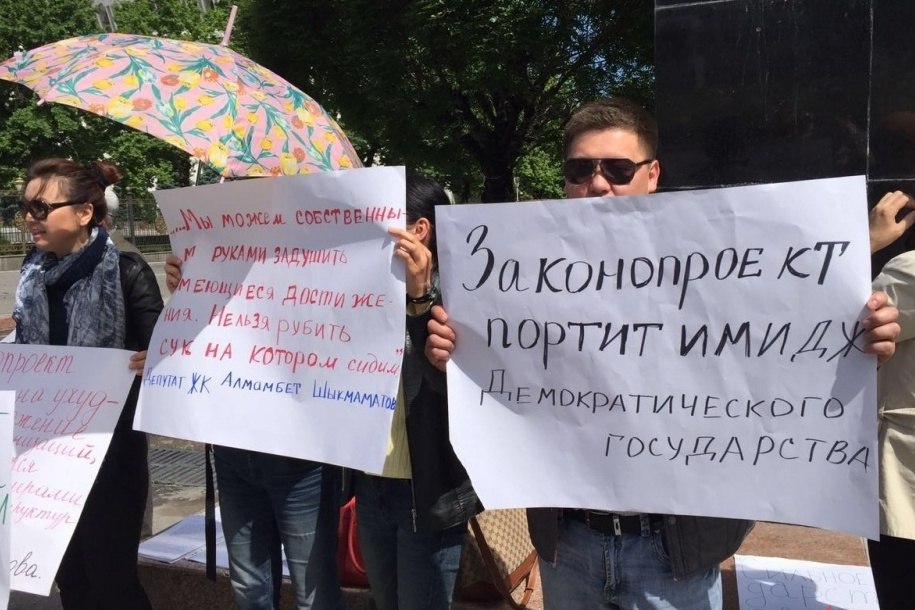 «Приведет к санкциям против Кыргызстана». Эксперты прокомментировали законопроект об НКО