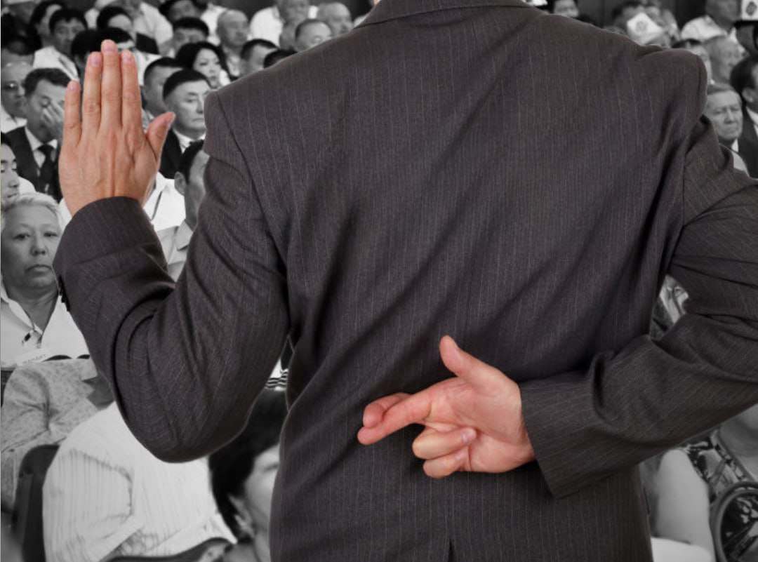 Орунбеков пригрозил кандидатам мерами за присвоение заслуг государства, не уточнив, о ком идет речь