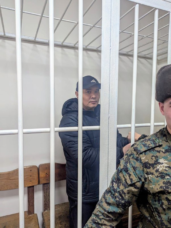 В Ленинском райсуде Бишкека прошел первый процесс по делу активиста Тилекмата Куренова