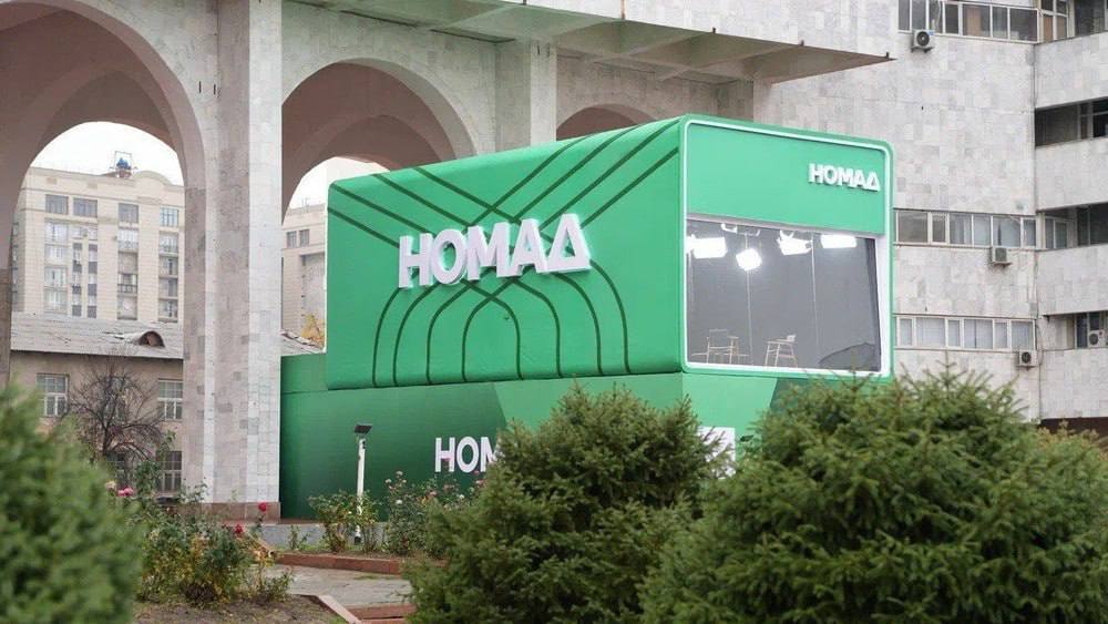 Пиксельный павильон Nomad снова в центре. Теперь — возле Русского драмтеатра