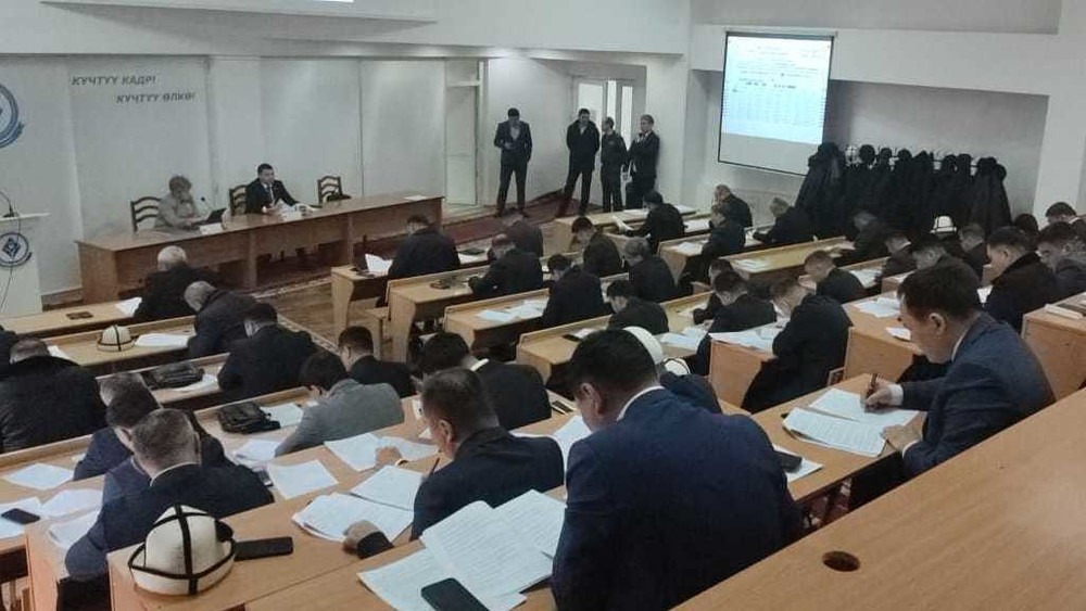 На начало 2026 года в госорганах Кыргызстана работает более 24 тыс. госслужащих