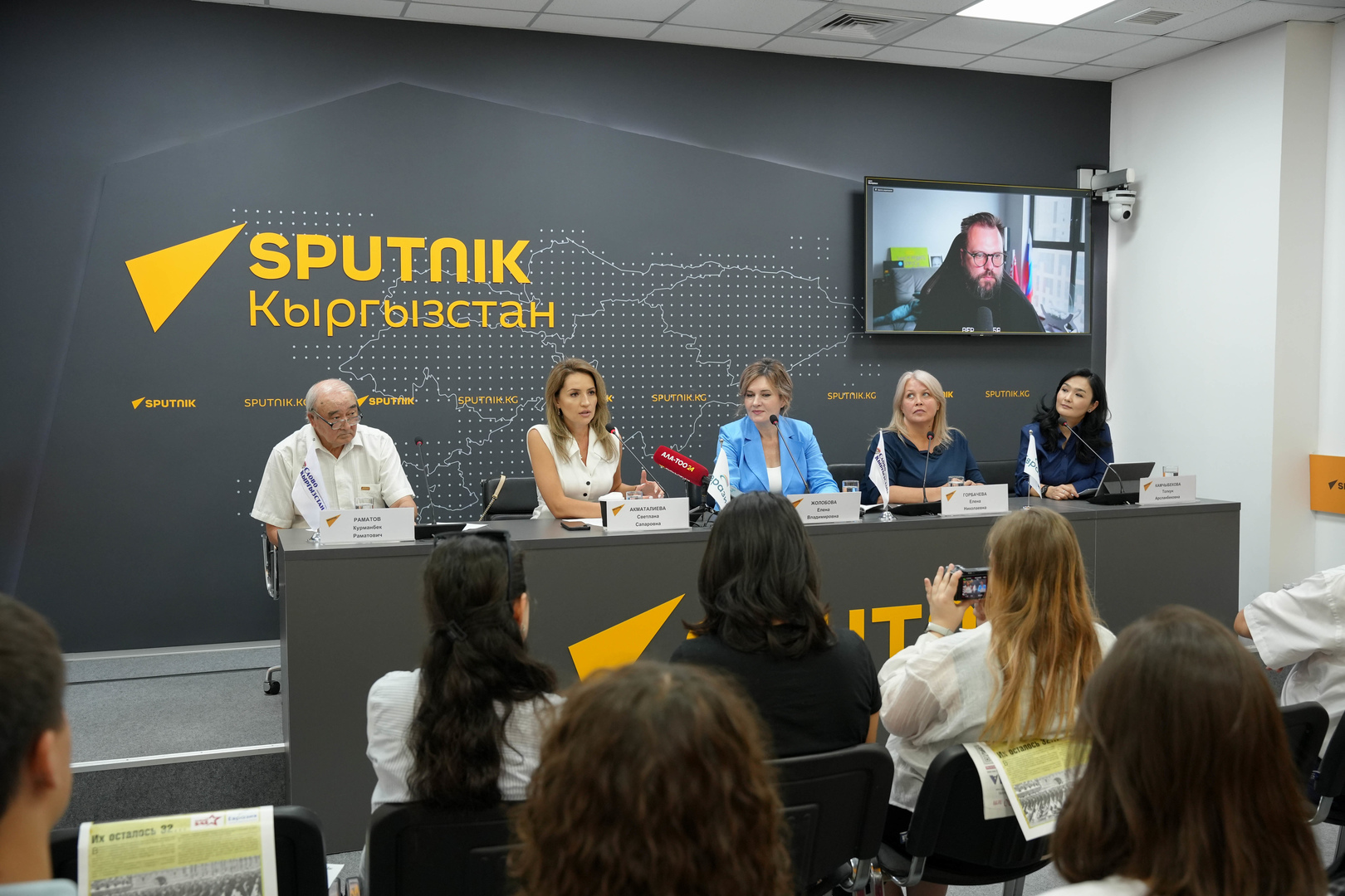 В Бишкеке запустили медиашколу «Евразия»