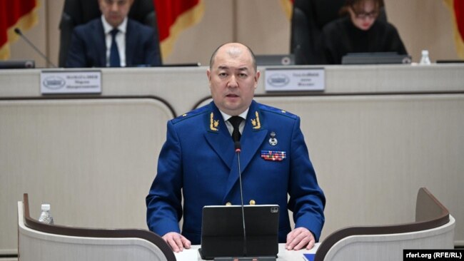 Садыр Жапаров вновь сменил главу ГКНБ Кыргызстана